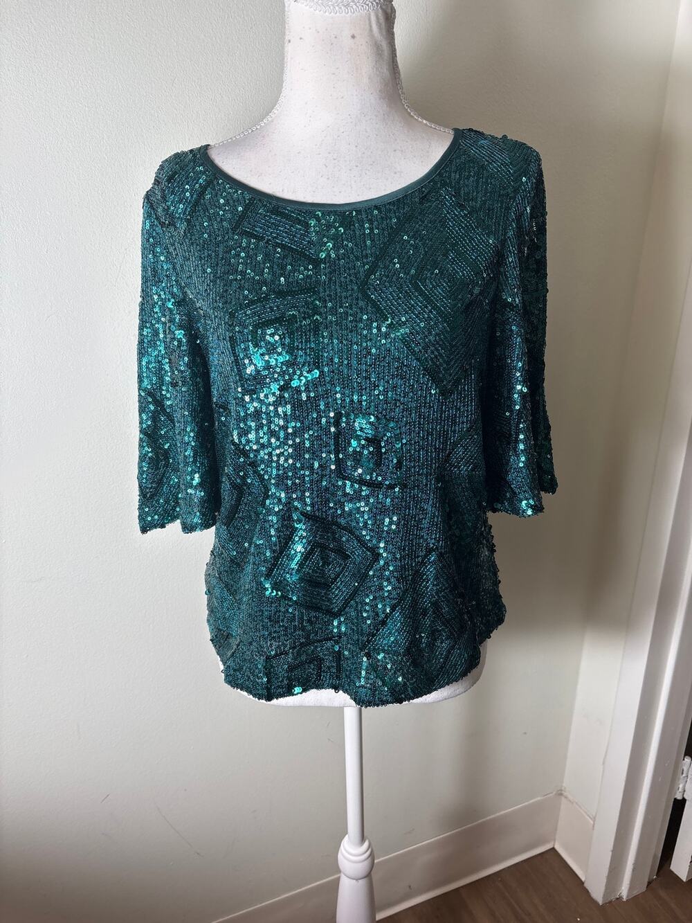 NWT Skies are Blue Emerald Green Half Sleeve Sequin Top Sz S
